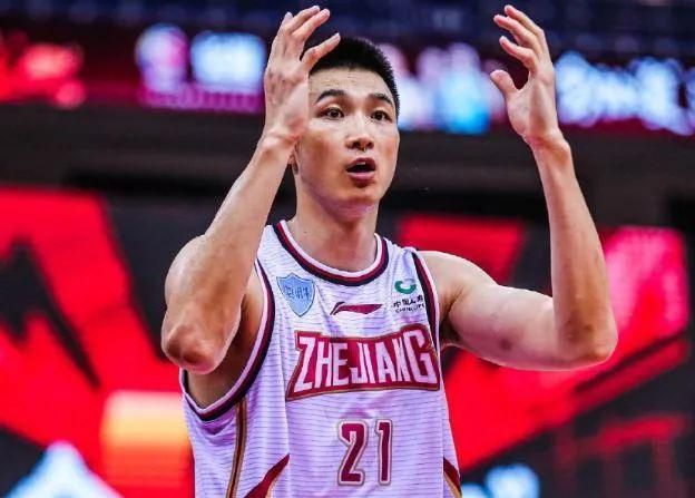 由美国派拉蒙影片公司倾情打造的动作冒险喜剧《迷失之城》将于7月29日本周五正式上映，影片今日发布“逃出生天”特辑，桑德拉·布洛克独轮手推车里东倒西歪，查宁·塔图姆搞笑高抬腿一路小跑，布拉德·皮特大甩长发不失型男风采，三位大咖默契合作，高难度爆炸戏“一条过”！惊心动魄中笑点依旧，就在本周五，最刺激、最爆笑、最解压的冒险之旅即将开启！《迷失之城》是一部集冒险、动作、喜剧等多种元素的诚意之作，导演亚当·尼曾在采访中表示：“我们的想法是，把这部电影拍得像《夺宝奇兵》一样，有一个真正的冒险场景
